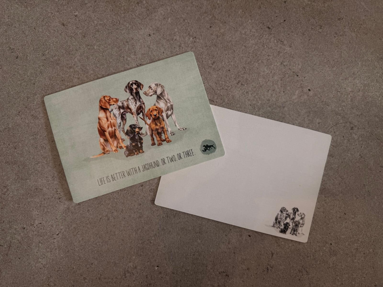 Life is better with a jagdhund. or two... - Postkarte A6-Format